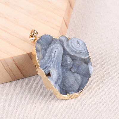 Collier d'agate en tranches d'art argenté / oré bord Feng Shui thème design unique artisanal