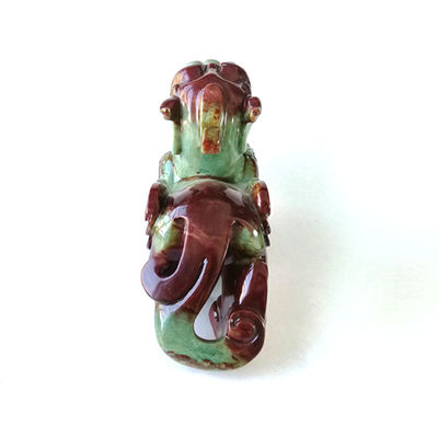 Statue de Pixiu sculptée en jade naturel, parfaite pour décorer votre maison.