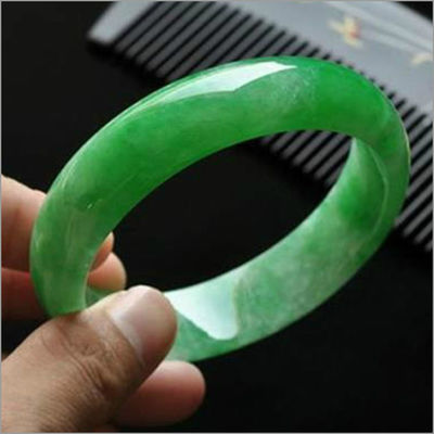 Des pierres de cristal glacées émeraude vert jade bracelet OEM ODM accepté