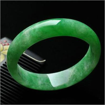 Des pierres de cristal glacées émeraude vert jade bracelet OEM ODM accepté