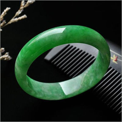 Des pierres de cristal glacées émeraude vert jade bracelet OEM ODM accepté