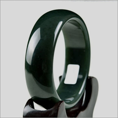 Bracelet en néphrite vert de jade hétéen fait à la main en style folklorique 54-65 mm avec un design naturel unique