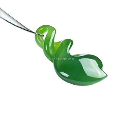 Des pierres de cristal vert HETIAN Néphrite Collier sculpté Jade Jewellery Portable Design 100% charme naturel Pendant pour les hommes
