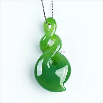 Des pierres de cristal vert HETIAN Néphrite Collier sculpté Jade Jewellery Portable Design 100% charme naturel Pendant pour les hommes