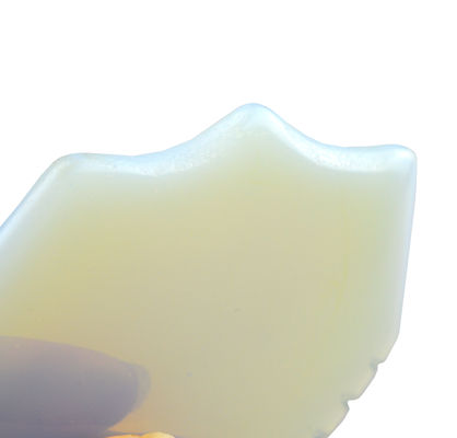 Produit de grattage de Guasha pour les soins de la peau en opalite 2024 Plaque de Gua Sha en pierre d'opale pour les soins de santé du visage et l'outil de massage du visage