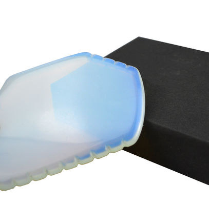 Produit de grattage de Guasha pour les soins de la peau en opalite 2024 Plaque de Gua Sha en pierre d'opale pour les soins de santé du visage et l'outil de massage du visage
