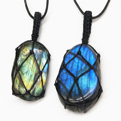 Collier en pierre de lune avec pendentif en jade sculpté à la main en tricot et en design Pendentifs de charme lunaire