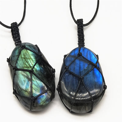 Collier en pierre de lune avec pendentif en jade sculpté à la main en tricot et en design Pendentifs de charme lunaire