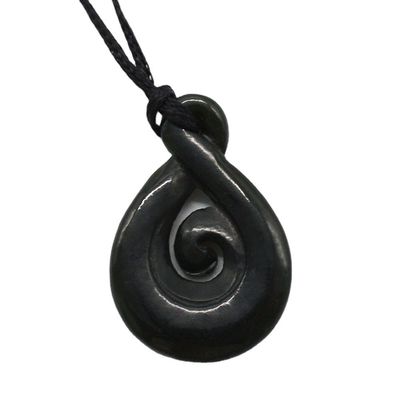 Collier en néphrite de jade chinois sculpté avec talisman de manaia gravé et gravure de type sculpté