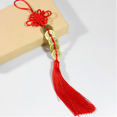 Technique de sablage Le Feng Shui chinois Le nœud rouge avec cinq pièces anciennes Symbole de richesse et de santé