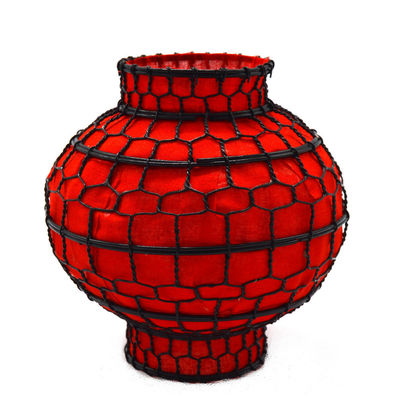 Des lanternes de Noël en tissu de fer rouge coloré dans le style Feng Shui pour une ambiance festive