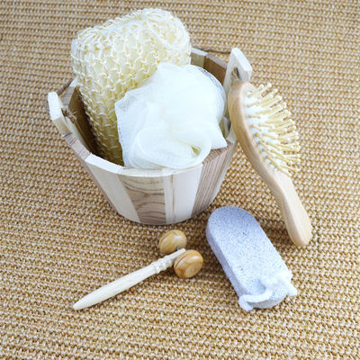 Nettoyage du corps Ensemble de bain en bois avec brosse à cheveux Pumice Stone Bath Pouf Sisal Massageuse à éponge 6Pcs Spa Bath Beauty Gift Set