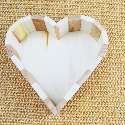 Équipement de nettoyage du corps Ensemble de bain en bois naturel en forme d'amour pour l'expérience de spa