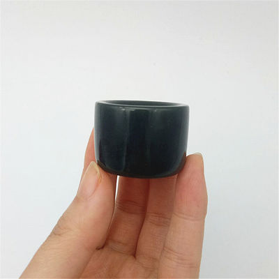Une bague en jade de néphrite naturelle personnalisée pour hommes