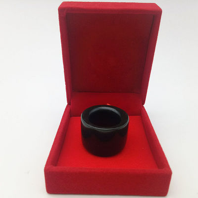 Une bague en jade de néphrite naturelle personnalisée pour hommes