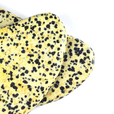 Logo personnalisé disponibled 2024 Tendance en forme de cœur Dalmatienne pierre Guasha outil de massage pour le massage de santé du corps