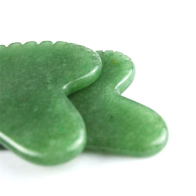 Forme de cœur naturel Vert aventurine Jade Gua Sha Logo personnalisé Guasha avec des dents Masseuse de beauté du visage Outil de massage musculaire