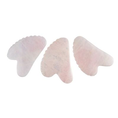 Massageur de visage en forme de cœur rose en quartz rose Outil de massage Gua Sha avec des dents Massageur de beauté de peau cristalline 2024
