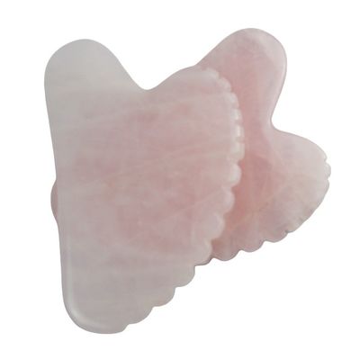 Massageur de visage en forme de cœur rose en quartz rose Outil de massage Gua Sha avec des dents Massageur de beauté de peau cristalline 2024