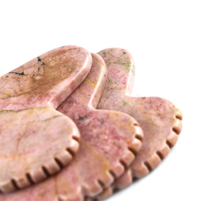 Muscles du corps Forme naturelle du cœur Pierre de rhodonite Gua Sha Planche à gratter Dents Guasha Pierre de beauté du visage Outil de massage soins de la peau