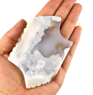 Propriétés de l'équipement de massage corporel Outil facial naturel Guasha blanc pour le spa du visage avec un outil facial en forme d'agate de sakura de jade Gua Sha