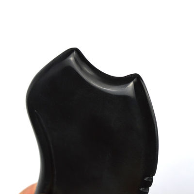 Outil de massage Gua Sha en pierre Bian noire naturelle pour la méditation relaxante