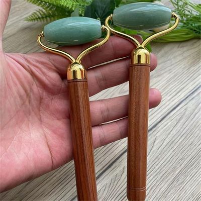 L'outil de massage au jade vert avec poignée en bois pour logo personnalisé disponible