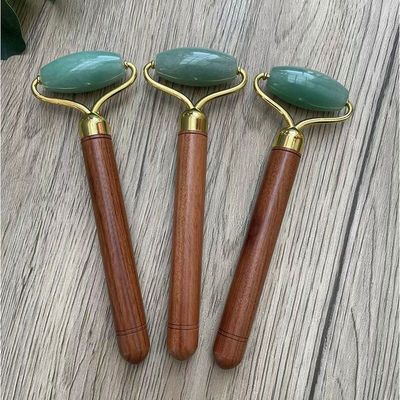 L'outil de massage au jade vert avec poignée en bois pour logo personnalisé disponible