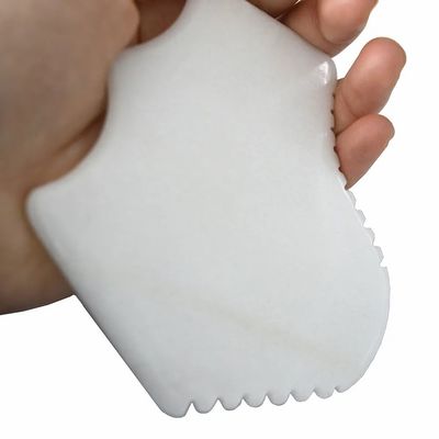 Propriétés de conception de la carte Gua Sha de jade blanc naturel pour le massage facial et la thérapie de rasage