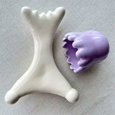 OEM/ODM Ceramique en forme de X Gua Sha Scraping Massageur Salon de beauté Essentiel pour la relaxation du visage