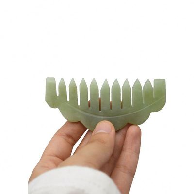 Peigne de cheveux en pierre de jade naturel Peigne de massage Gua Sha Peigne de massage avec propriétés de dégagement de méridien Image parfaite
