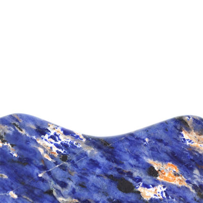 2024 Tendance la forme des lèvres bleu Sodalite Stone Gua Sha Scraping Massager pour la beauté de la peau du visage dans l'équipement de massage du corps