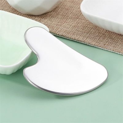 Logo personnalisé Outil de soins de la peau en acier inoxydable En forme de cœur Gua Sha Board pour le lifting du visage Massageur métallique