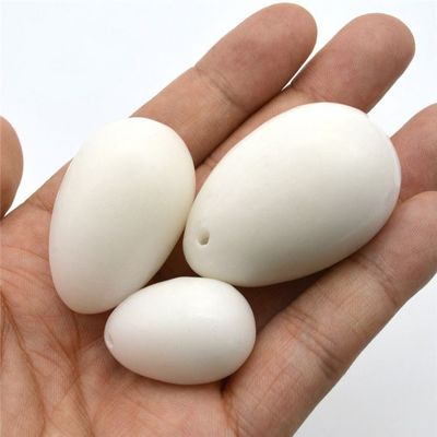 Corps 45*30mm Ovule Yoni de jade blanc ensemble de muscles vaginaux et pierres de guérison pour l'exercice de Kegel