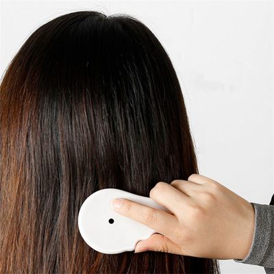 Découvrez le pouvoir curatif du peigne en céramique Gua Sha pour le massage du visage et du corps