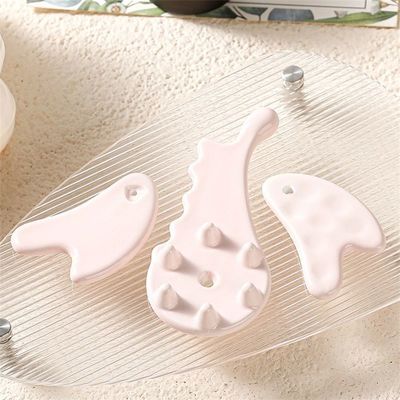 Découvrez le pouvoir curatif du peigne en céramique Gua Sha pour le massage du visage et du corps