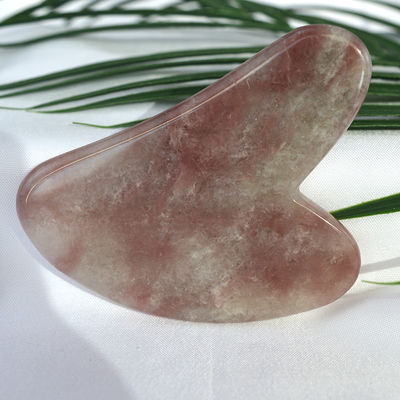 2024 Fraise naturelle cristalline de jade Gua Sha forme de cœur Massage du visage grattage Guasha planche pour la zone de massage de tout le corps
