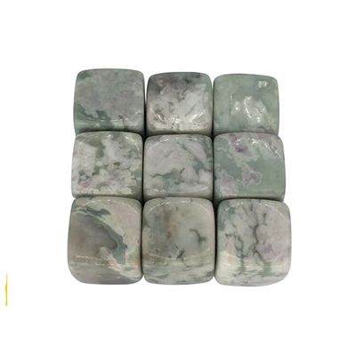 Un ensemble de cadeaux en pierre de whisky en jade parfait pour les hommes et les femmes qui veulent améliorer leur expérience de boisson.