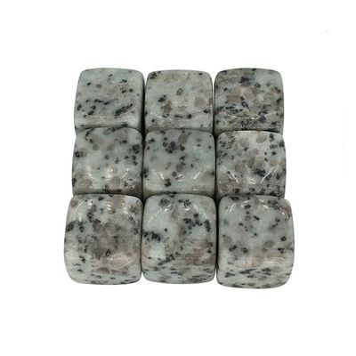 Un ensemble de cadeaux en pierre de whisky en jade parfait pour les hommes et les femmes qui veulent améliorer leur expérience de boisson.