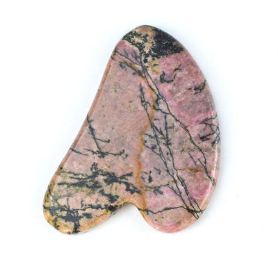 Fonction de massage musculaire en forme de cœur naturel Rhodonite Stone Gua Sha Scraping Board pour la beauté du visage et du corps Spa de soins de santé de la peau