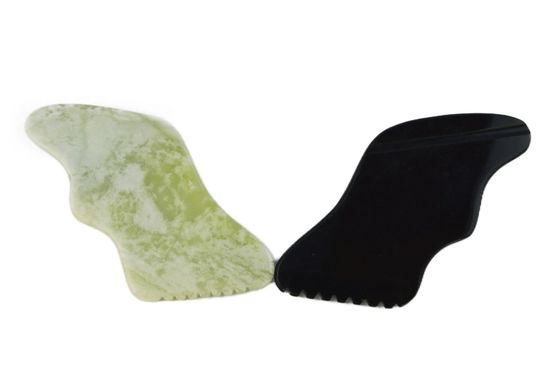Massageur naturel de jade vert Guasha pour l' anti-vieillissement Chinois Xiuyan Jade la forme de la foudre Gua Sha grattage outil de massage