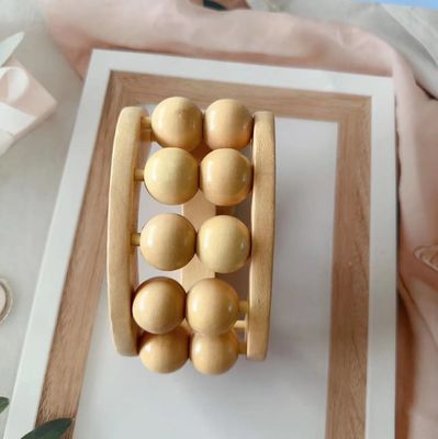 Massageur de corps complet en bois brun pour le dos, le cou, les jambes, le bras, le logo personnalisé disponible, une boule de massage relaxante, un rouleau à main.