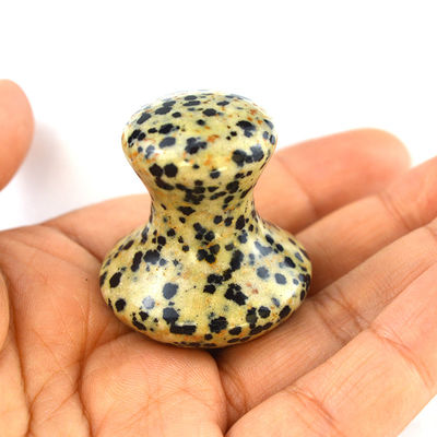 Logo personnalisé Disponibled Naturel Jade Champignon Forme Gua Sha Massage Stone pour le visage et le corps soin de la peau Relaxation