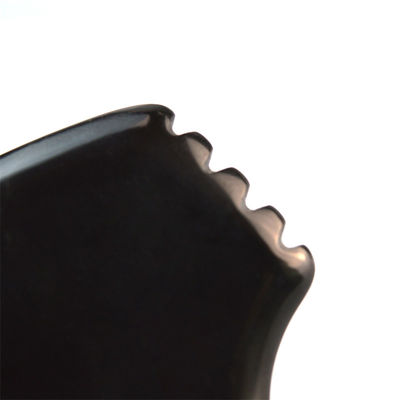 Fonction de massage musculaire Forme triangulaire naturelle de pierre Bian Noire Gua Sha Scraping Board pour le massage facial et le corps Spa