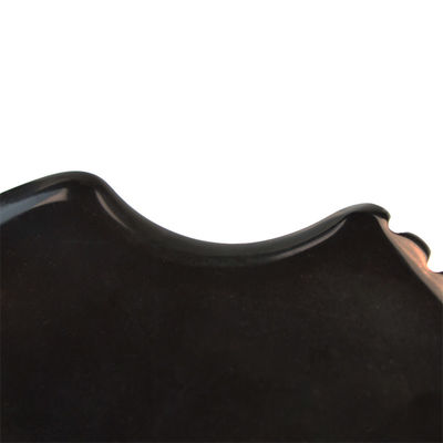 Fonction de massage musculaire Forme triangulaire naturelle de pierre Bian Noire Gua Sha Scraping Board pour le massage facial et le corps Spa