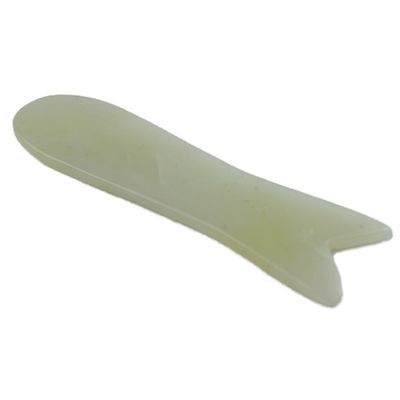 Propriétés du masseur de corps Massageur Xiuyan Jade Poisson en forme de Gua Sha Facial Outil de soin de la peau Outil de soins du visage anti-âge Guasha