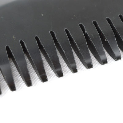 Le peigne chinois de pierre Bian Gua Sha est disponible pour le massage du cuir chevelu
