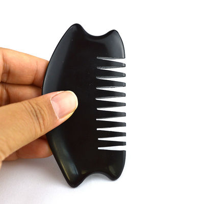 Le peigne chinois de pierre Bian Gua Sha est disponible pour le massage du cuir chevelu
