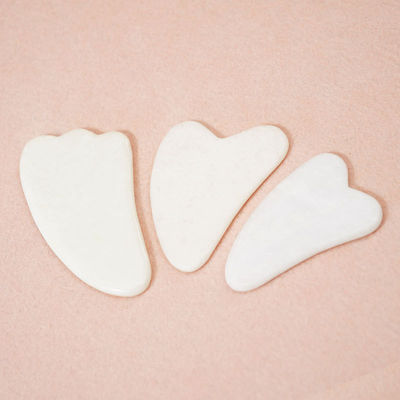 Outil de soins de la peau Natural White Jade Stone Gua Sha Scraping Board Guasha Face Roller Boîte cadeau pour le massage des muscles du corps