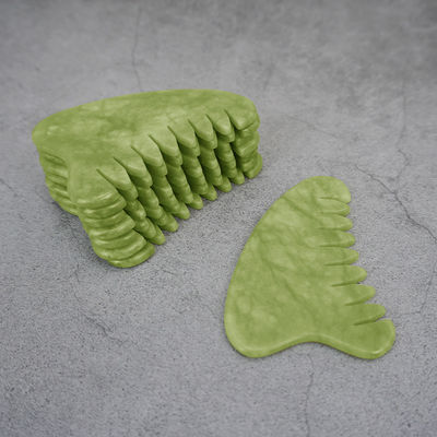 Propriétés Équipement de massage de la tête Jade vert naturel Gua Sha Masseur du cuir chevelu Peigne de massage lymphatique pour soins de santé des cheveux